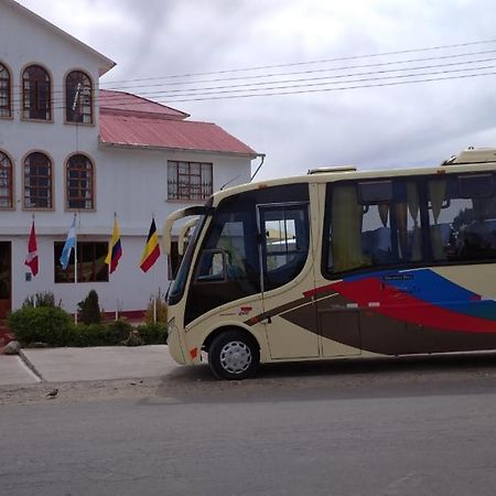Hotel Summita Yunguyo Екстериор снимка