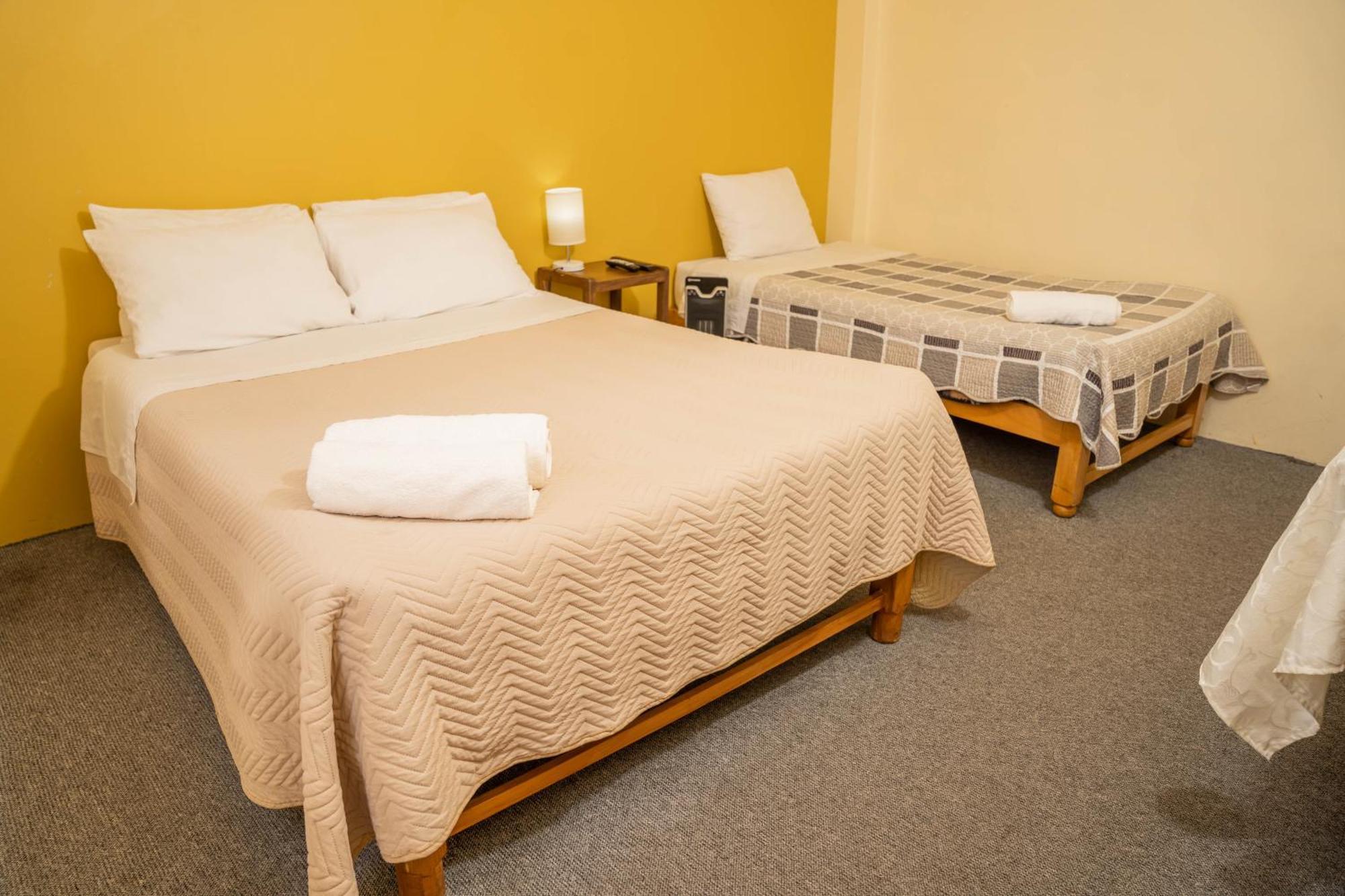 Hotel Summita Yunguyo Екстериор снимка