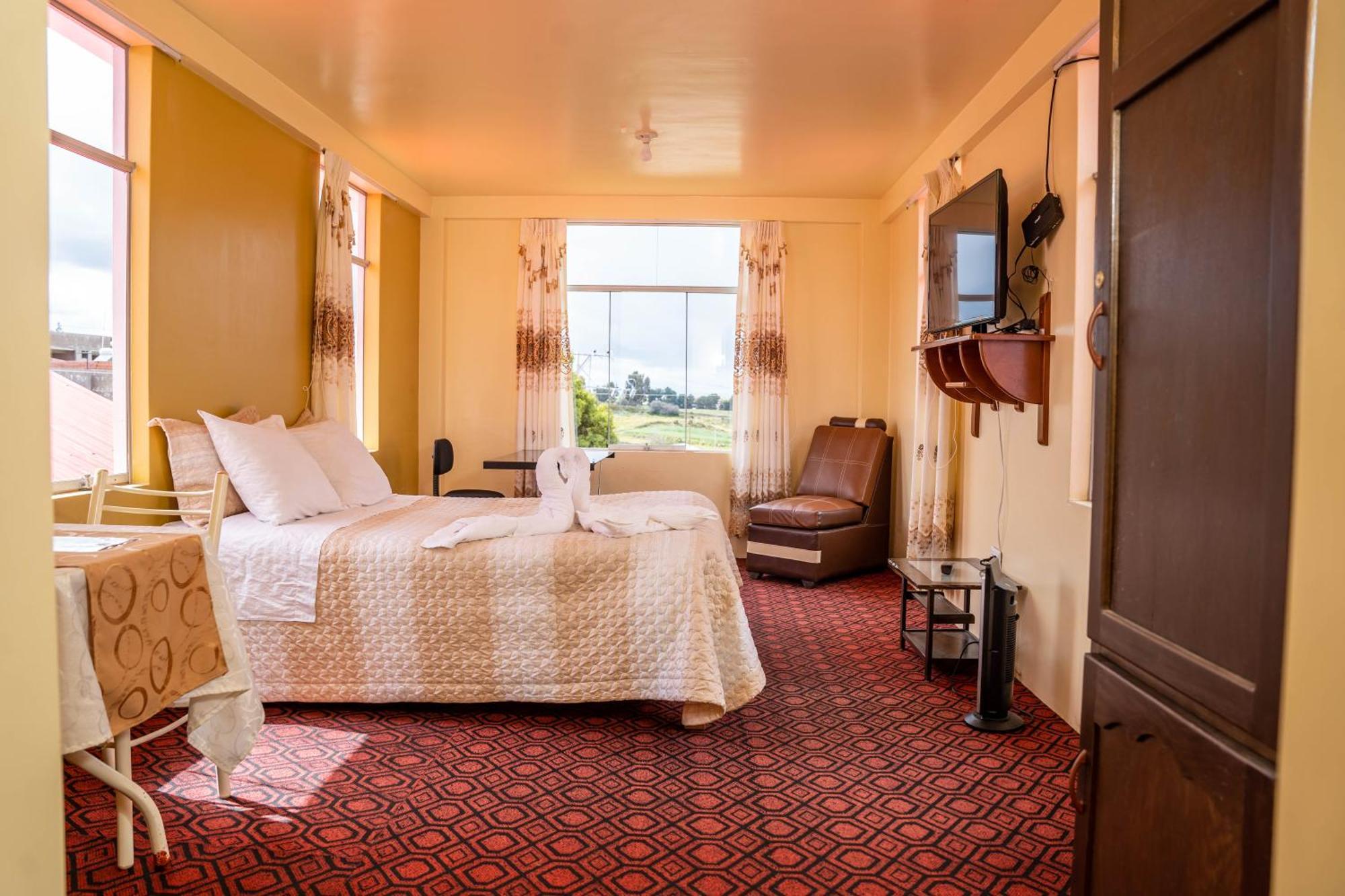 Hotel Summita Yunguyo Екстериор снимка