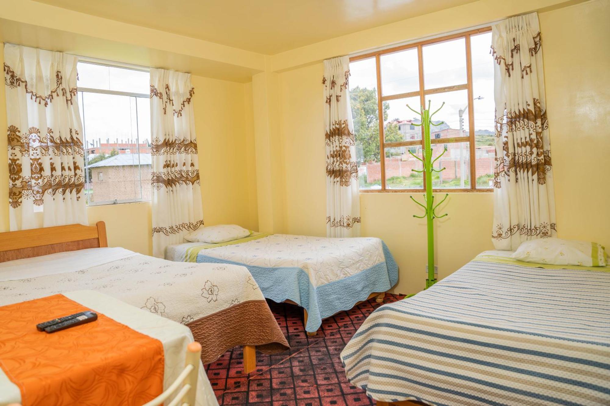 Hotel Summita Yunguyo Екстериор снимка