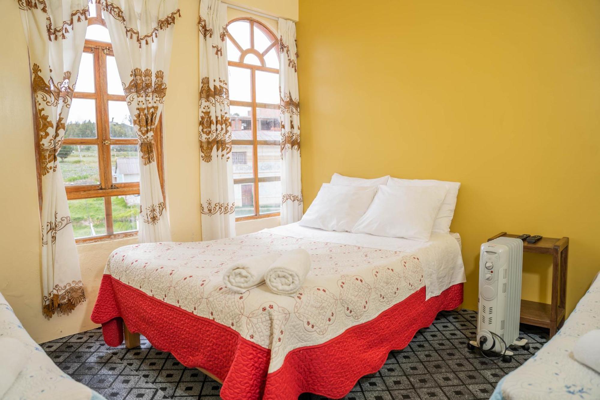 Hotel Summita Yunguyo Екстериор снимка