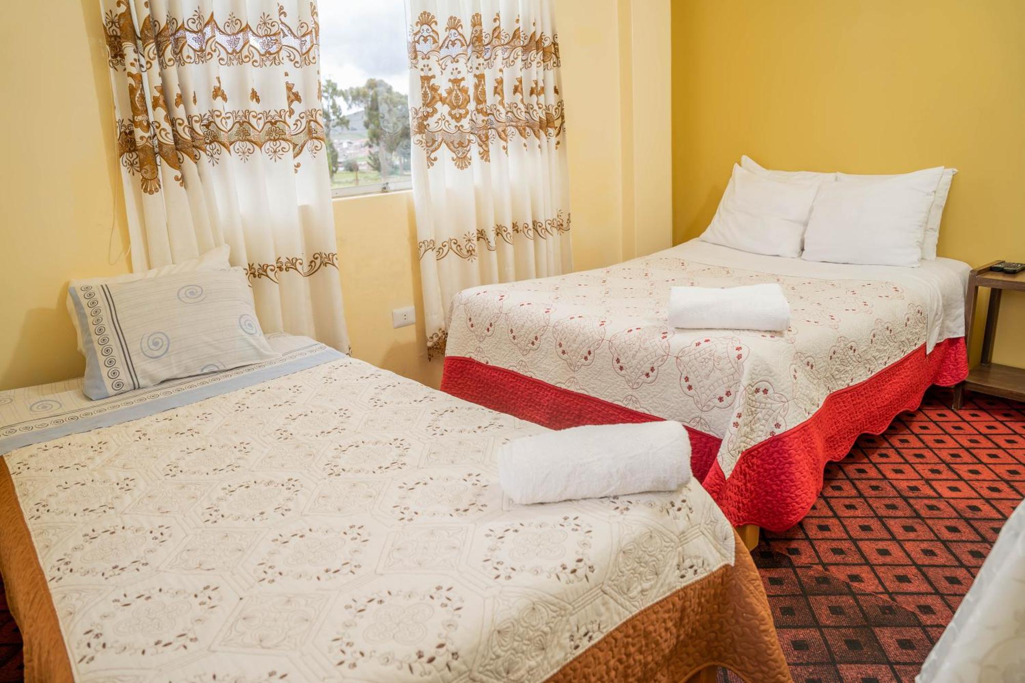 Hotel Summita Yunguyo Екстериор снимка