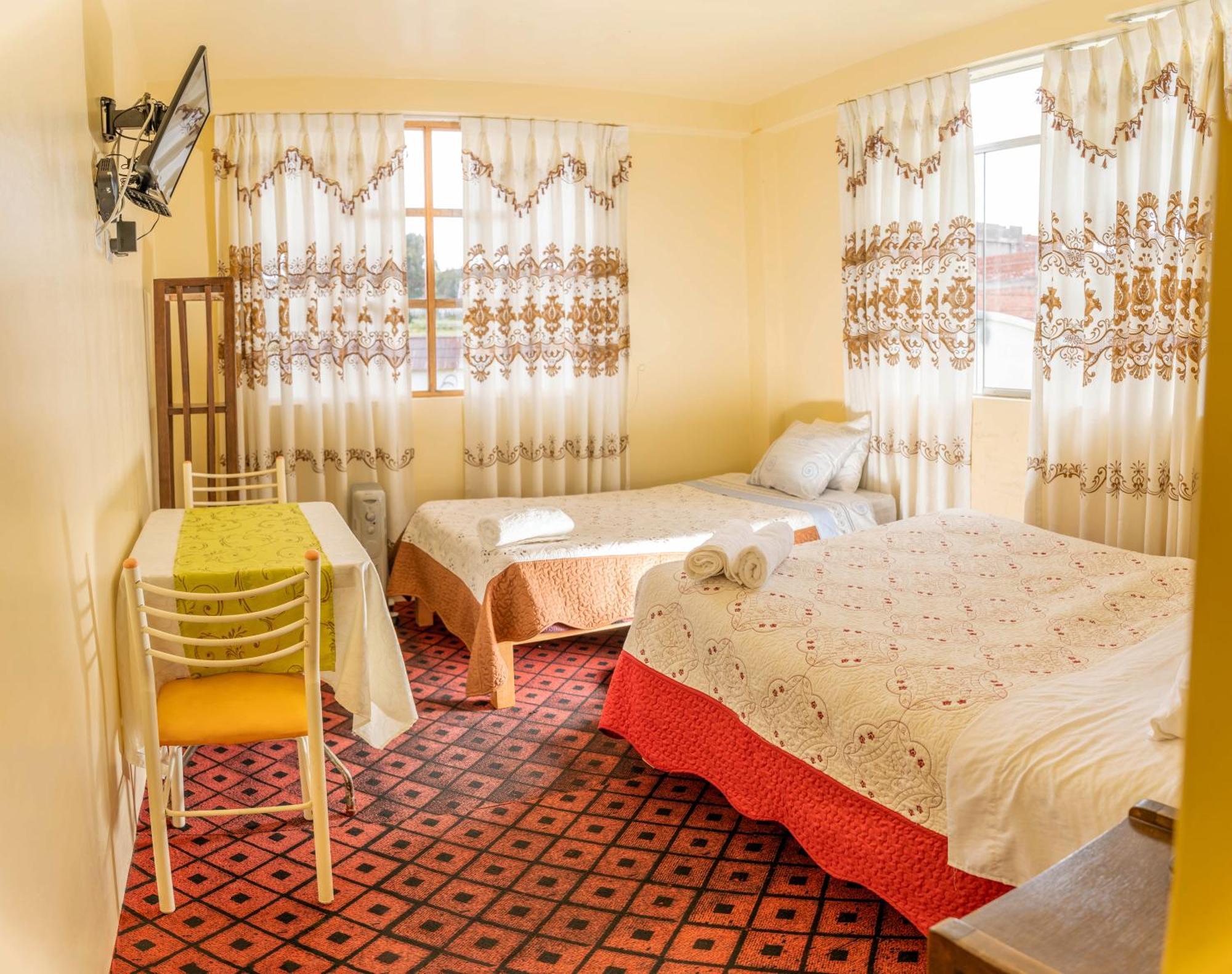Hotel Summita Yunguyo Екстериор снимка