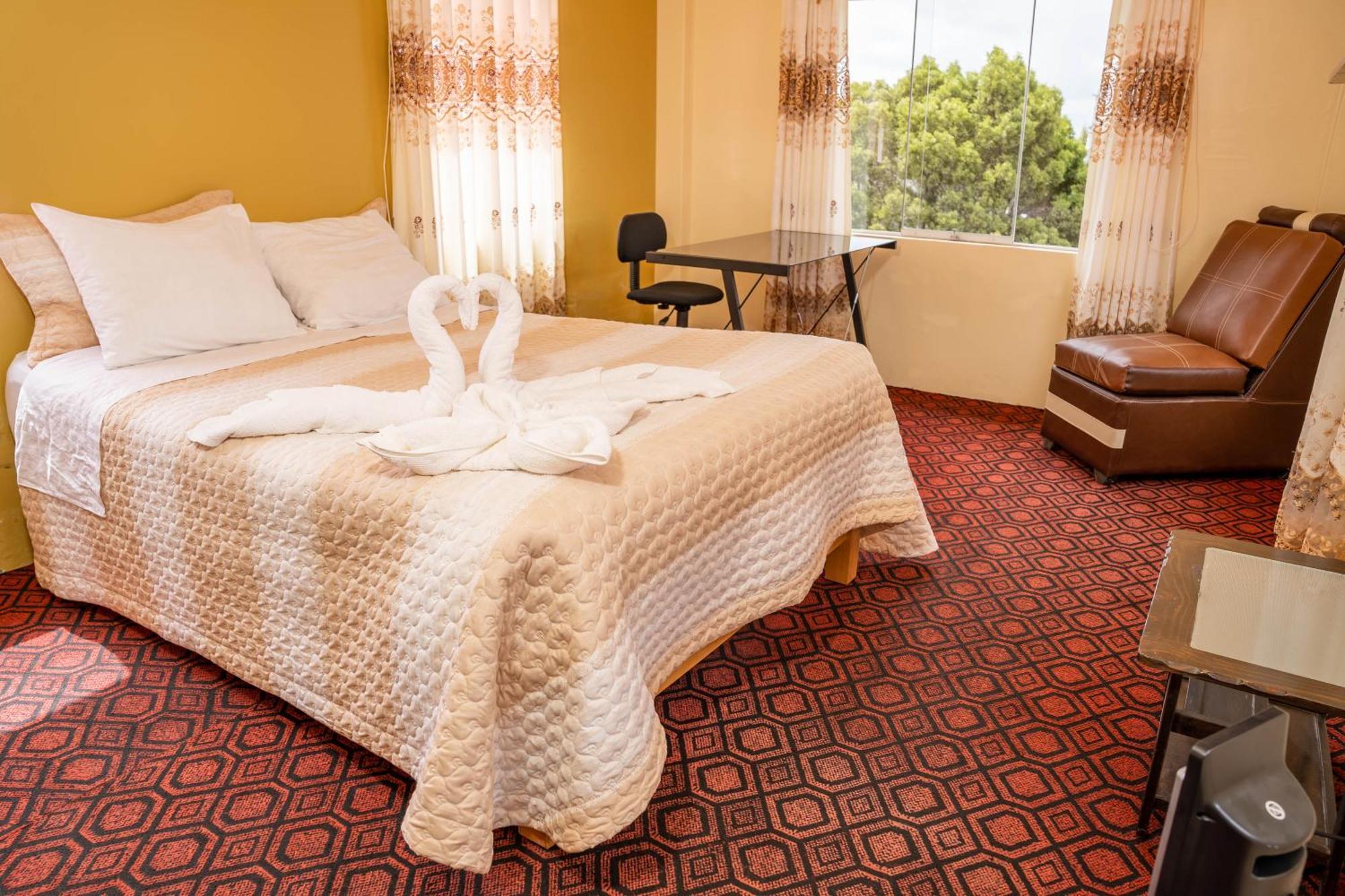 Hotel Summita Yunguyo Екстериор снимка
