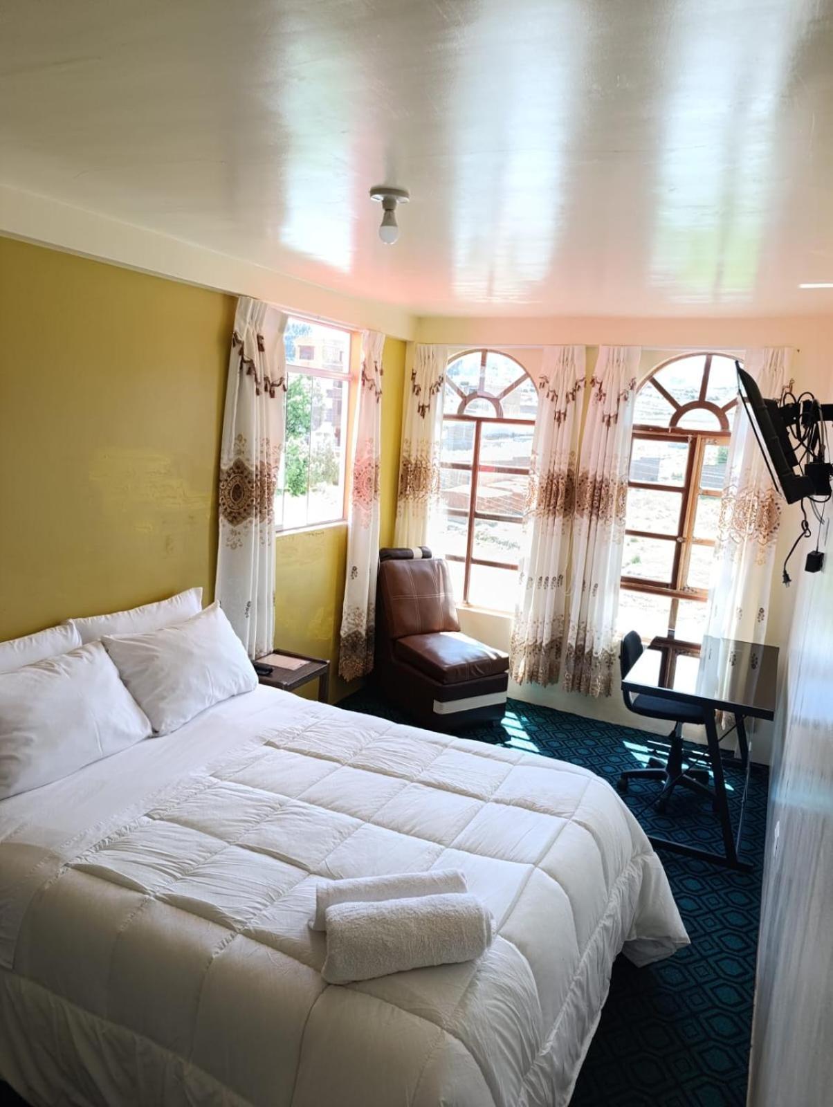Hotel Summita Yunguyo Екстериор снимка