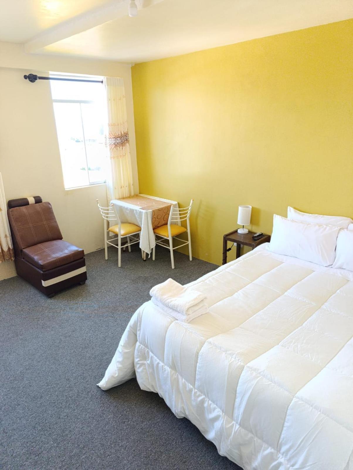 Hotel Summita Yunguyo Екстериор снимка