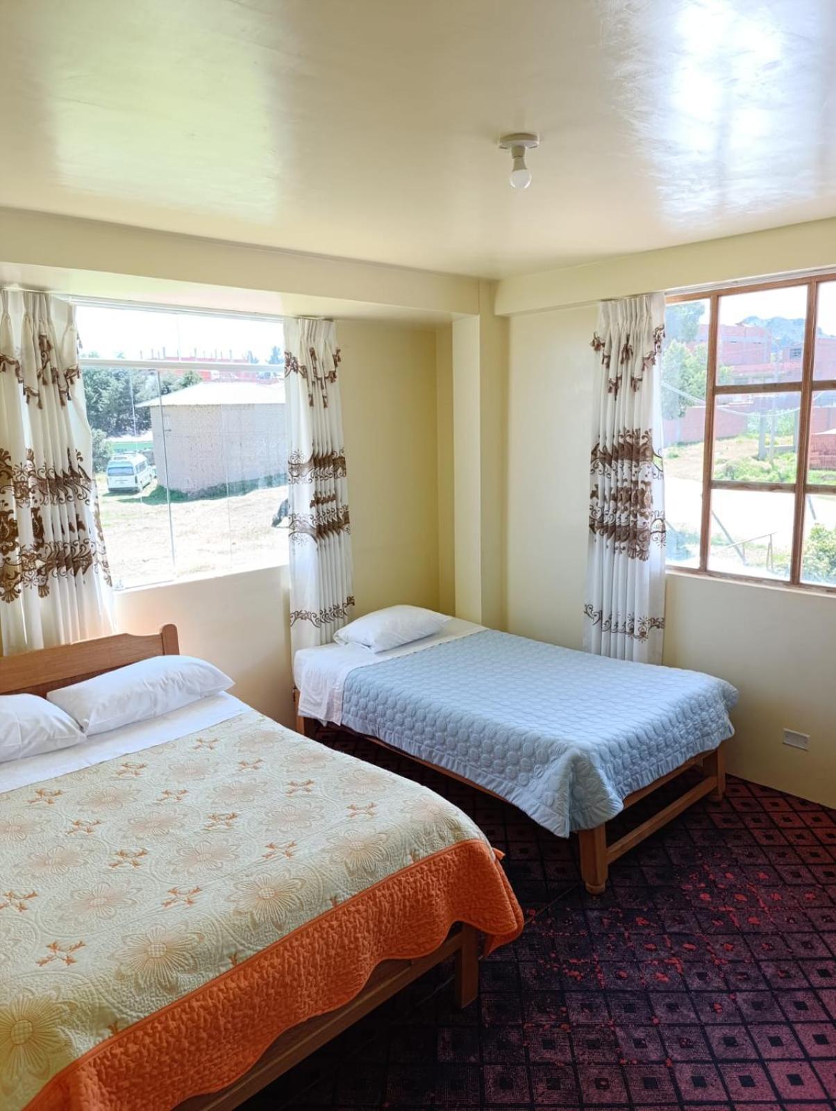 Hotel Summita Yunguyo Екстериор снимка