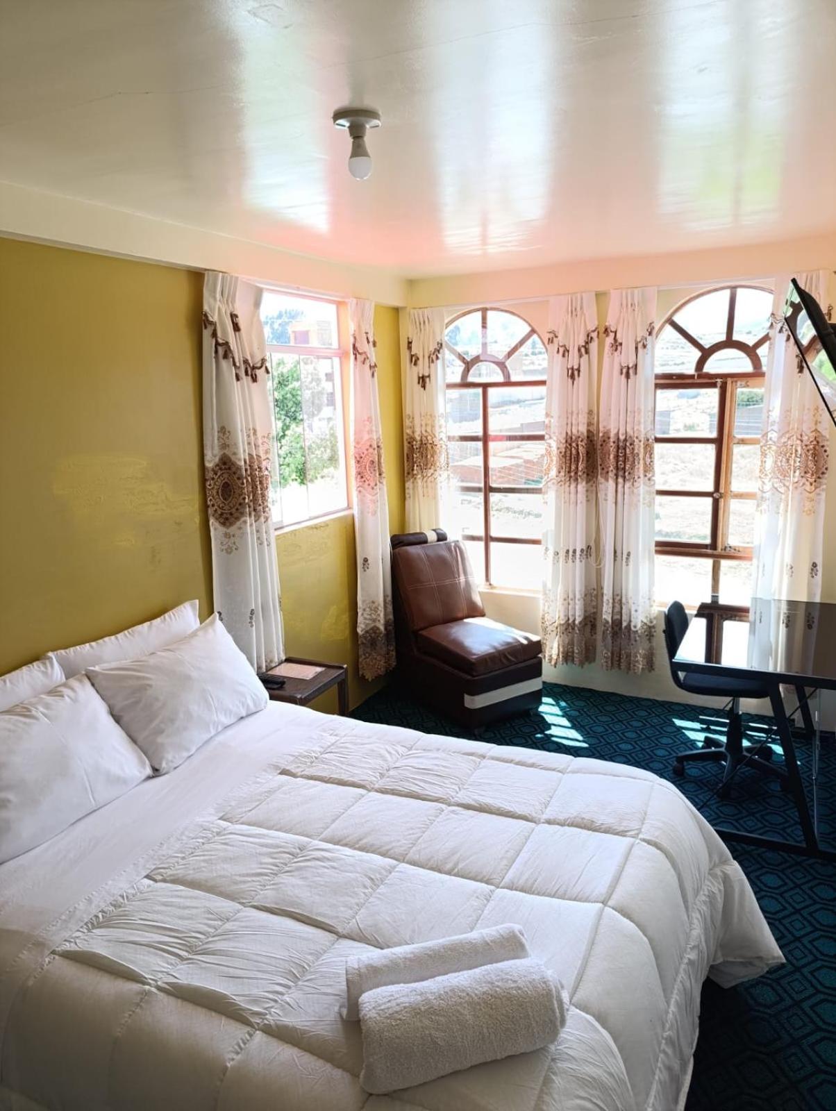 Hotel Summita Yunguyo Екстериор снимка