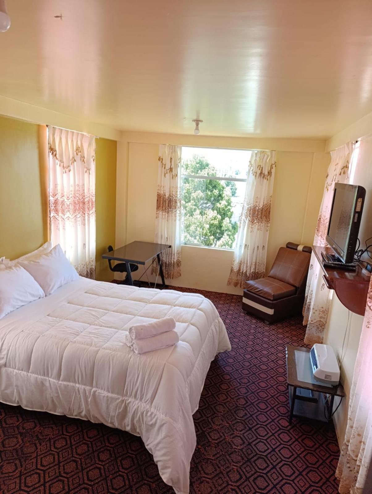 Hotel Summita Yunguyo Екстериор снимка